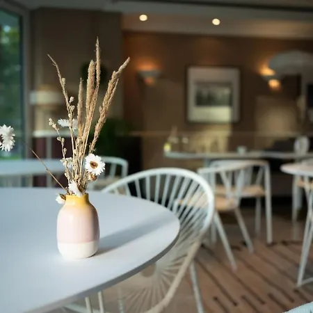 Nook Lakehouse Hotel