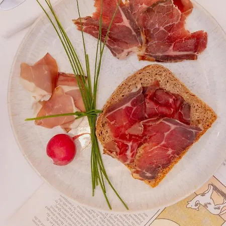 Nook Lakehouse 바트 자로