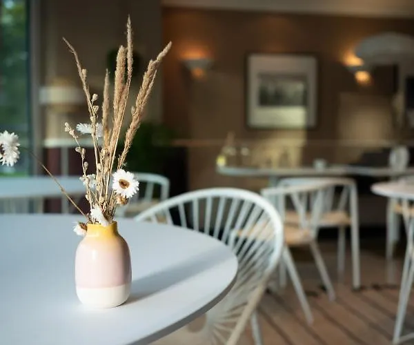 Nook Lakehouse Hotel