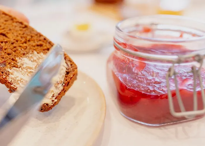 Nook Lakehouse Otel *