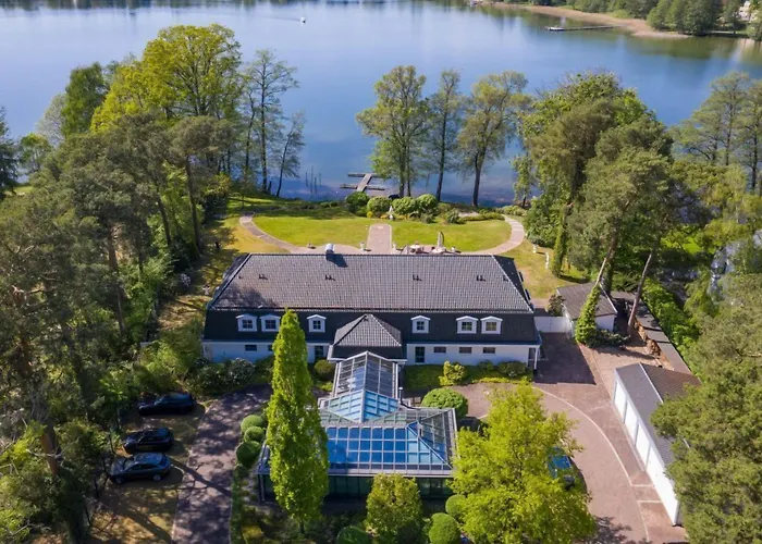 Nook Lakehouse Hotel